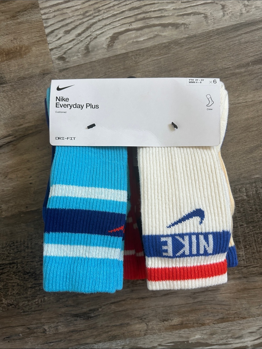 NWT Nike Everyday Plus Crew Socks - Turquoise, White & Blue (6-Pack) YOUTH
